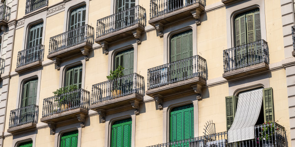 Pintar Fachadas y Patios de Luces de Comunidades Vecinos / Propietarios en Getafe · Reparación y Preparación de Superficies