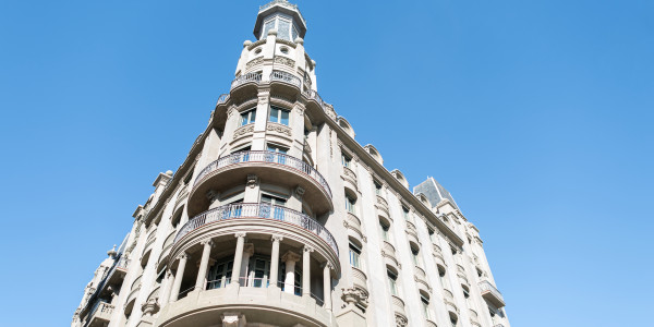 Pintar Fachadas de Empresas / Negocios / Locales Comerciales en Getafe · Restauración de Fachadas Antiguas