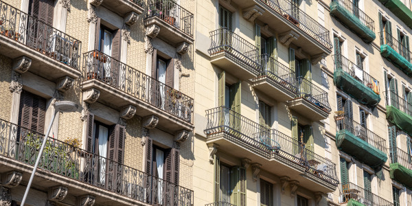 Trabajos Verticales en Fachadas de Edificios / Viviendas en Getafe · Pintado de Fachadas con Difícil Acceso